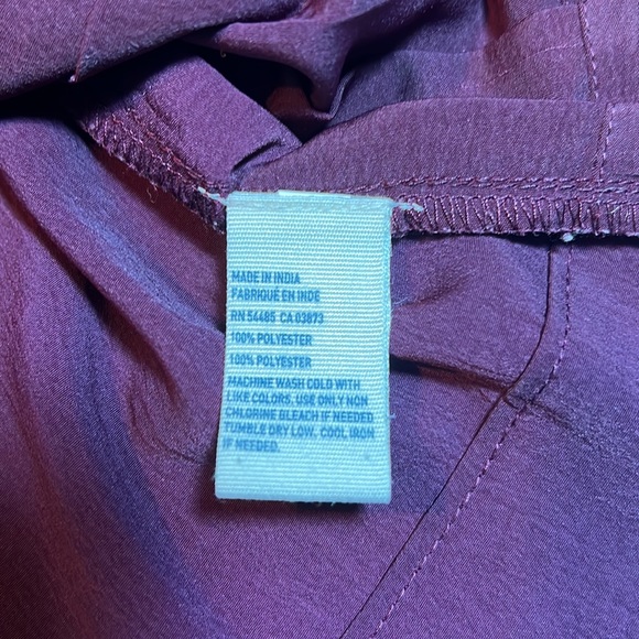 American Eagle Maroon Embroidered Pleated Sleeveless Top Size Small - Picture 9 of 10